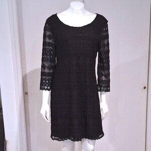 Solitaire black scoop neck knee-length patterned dress w/ lace sleeves
